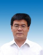崔世范：高級(jí)教師，國(guó)家級(jí)骨干教師，省優(yōu)秀班
