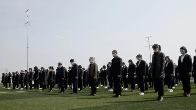 南陽一完學(xué)校志哀活動(dòng)：高中部的校長講話火了