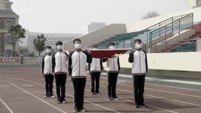 南陽一完學(xué)校志哀活動(dòng)：高中部的校長講話火了