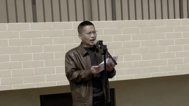 南陽一完學(xué)校志哀活動(dòng)：高中部的校長講話火了
